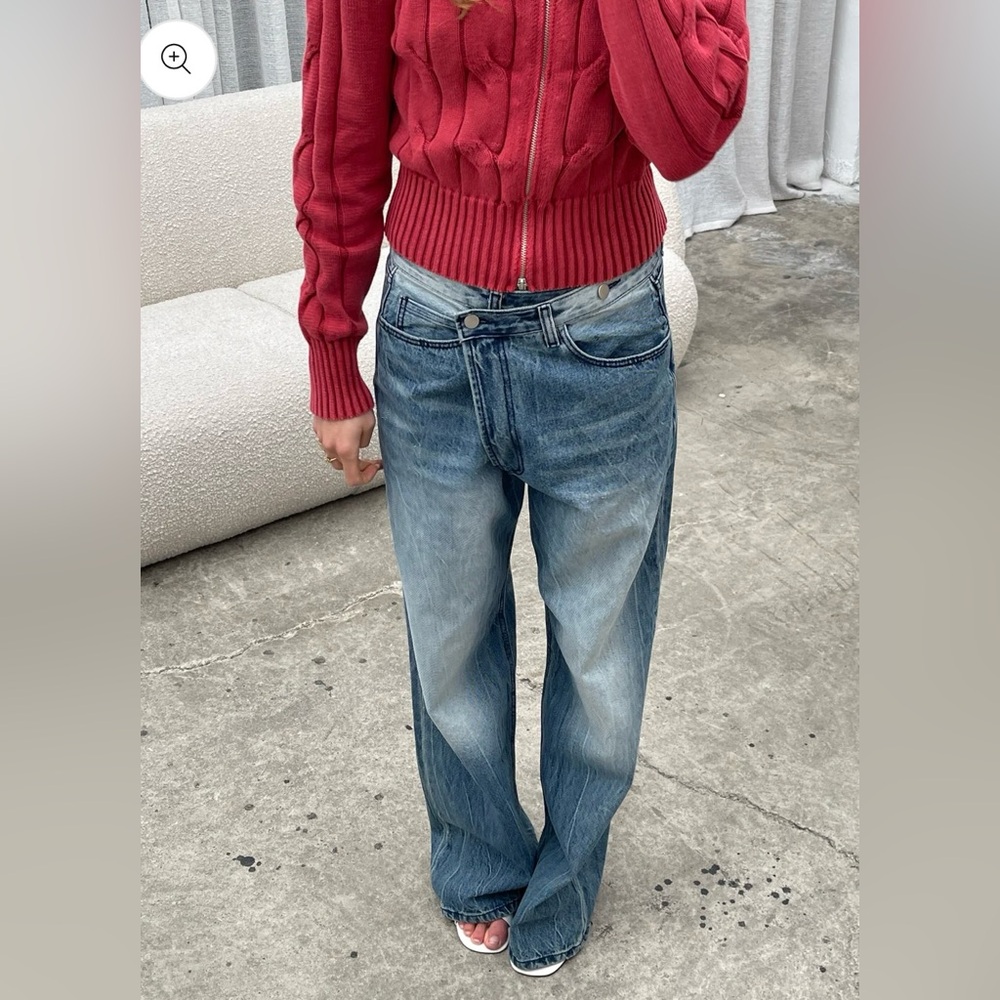 THE ROOM ANTWERP - Criss Cross Jeans Washed Blue size medium